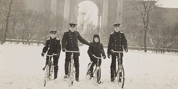 Romanov children at the snowy Tsarskoye Selo